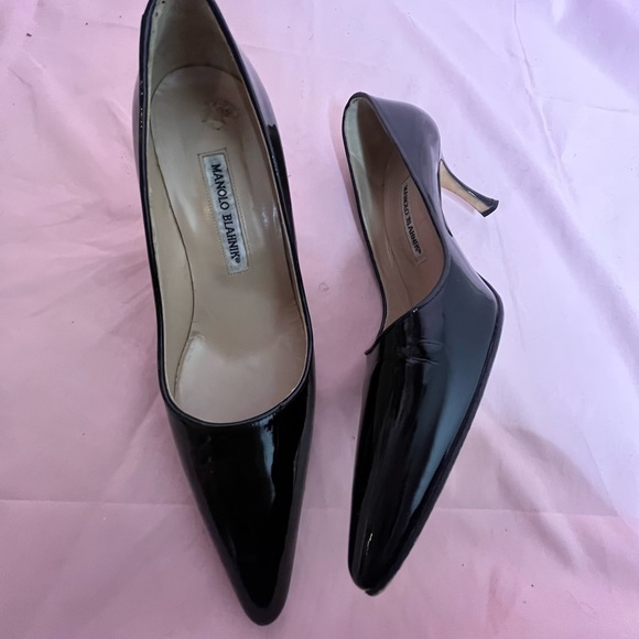 Manolo Blahnik Patent Leather Kitten Pumps - Picture 1 of 5
